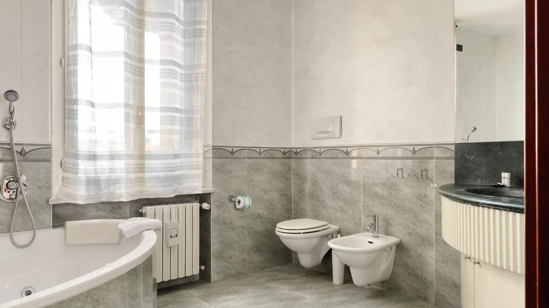 ミラノJoivy Delightful 2Br Flat Near Navigliアパートメント アパート ミラノ