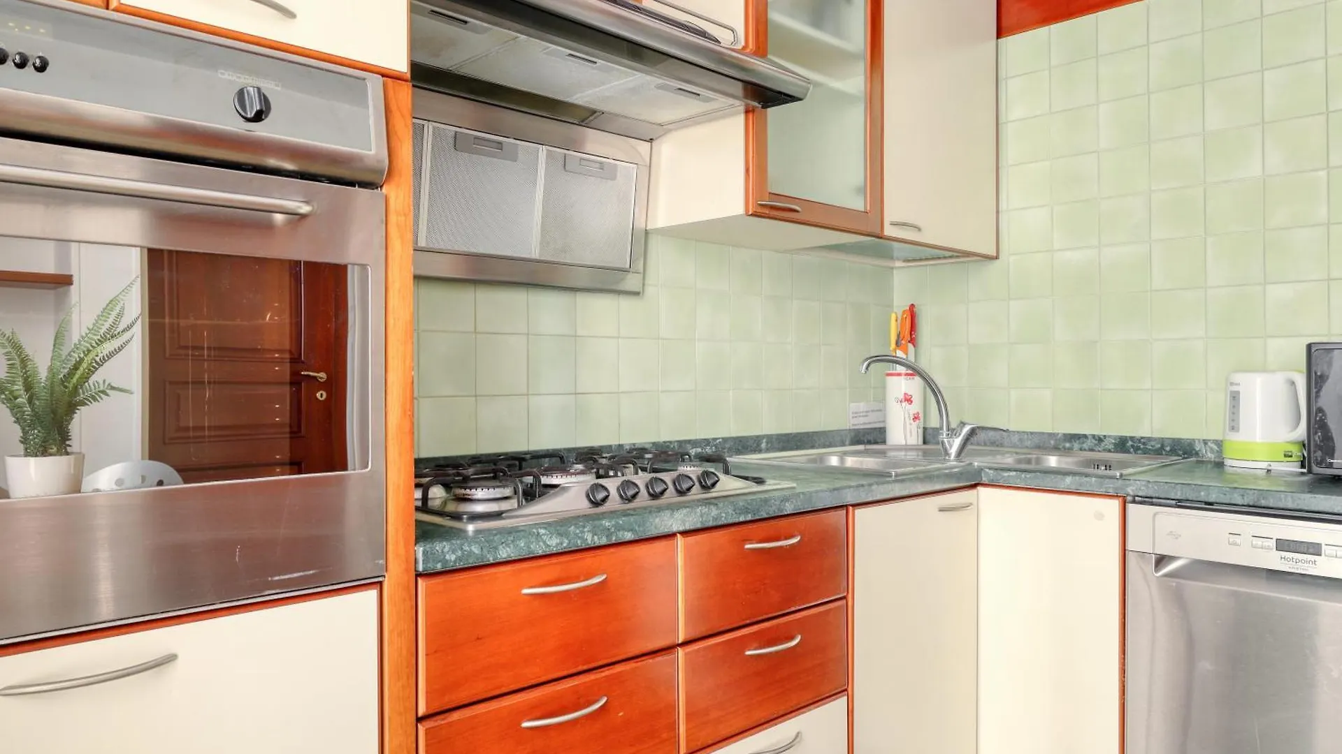ミラノJoivy Delightful 2Br Flat Near Navigliアパートメント 0*, ミラノ